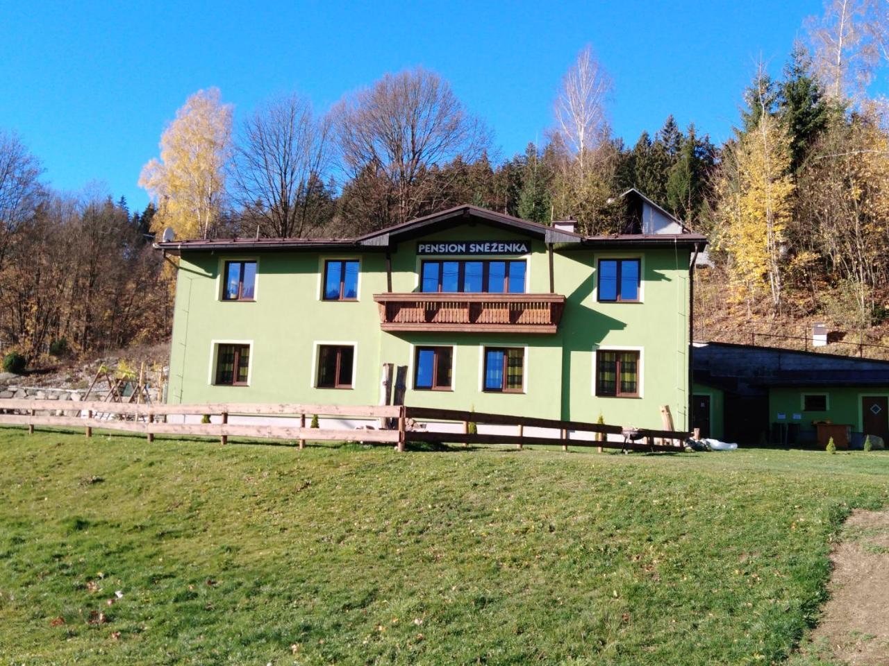 Penzion Snezenka Jiretin pod Bukovou Extérieur photo