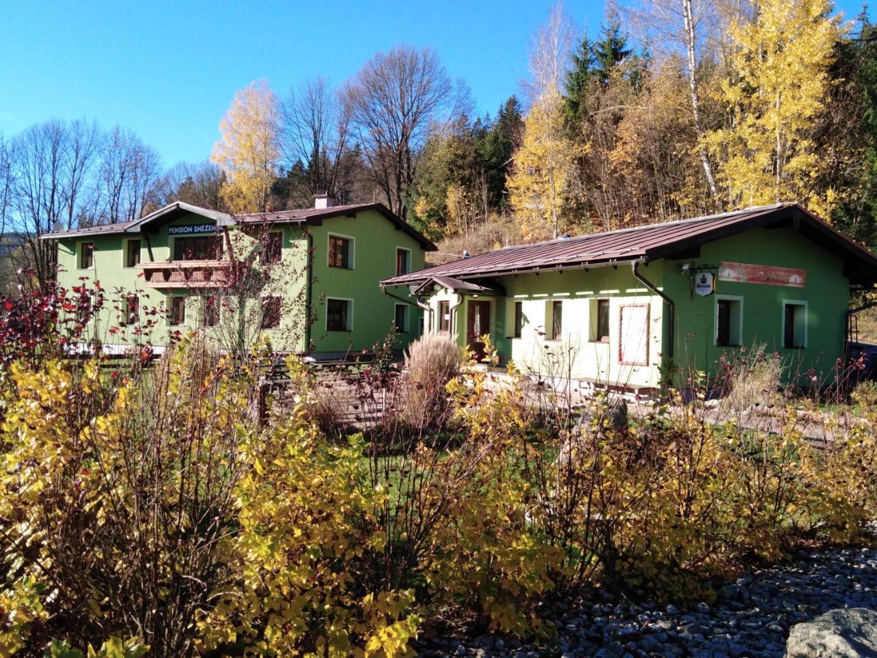 Penzion Snezenka Jiretin pod Bukovou Extérieur photo